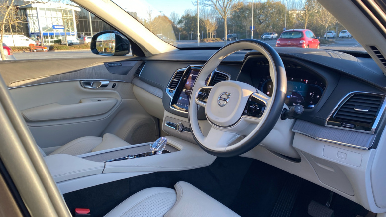 Volvo XC90 2.0 B5P Plus Edition Dark 5dr AWD Geartronic Petrol Estate